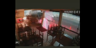 O acidente destruiu o interior do restaurante