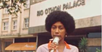 Gloria Maria na matéria sobre o racismo que sofreu em hotel de luxo no Rio