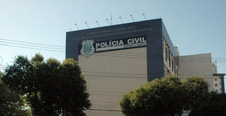 Um idoso de 66 anos, cujo nome não foi revelado, foi preso em flagrante suspeito de matar a própria filha com um canivete em Vitória, no Espírito Santo. 