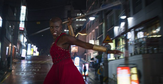 Danai Gurira como a General Okoye