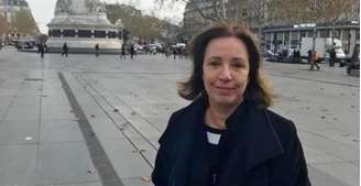 Elizabeth Carvalho na Place de La République, em Paris: competência e discrição no ar