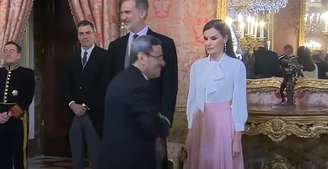 Letizia da Espanha fez questão de expressar o descontentamento com o embaixador do Irã