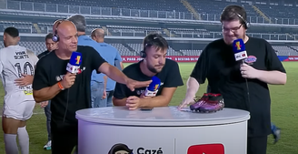 Casimiro recebeu chuteira usada por Neymar em reestreia