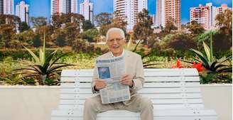 No banco da 'Praça' há quase 4 décadas, Carlos Alberto de Nóbrega, de 89 anos, é um dos apresentadores mais longevos da TV 