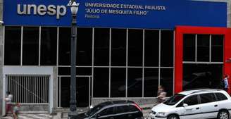 Fachada do prédio da UNESP Universidade Estadual Paulista na região central da capital paulista.