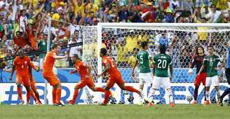 Sneijder celebra gol de empate contra o México