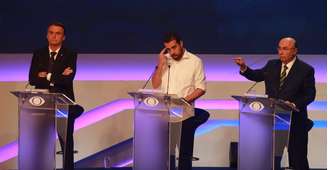 Os candidatos Jair Bolsonaro (PSL), Guilherme Boulos (Psol) e Henrique Meirelles (MDB) durante o debate