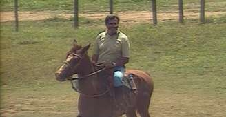 Em matéria antiga do 'Globo Rural', Tarcísio Meira como gostava de estar: em cima de um cavalo a cuidar de bois