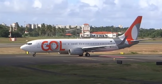 Avião da Gol aborta decolagem em Salvador após passageiro ir ao banheiro