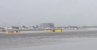 Tempestade inunda aeroporto de Barcelona, cancela voos e provoca atrasos