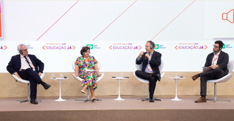 Painel sobre valorização docente em evento sobre educação em SP
