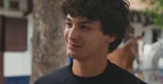 Tiago (Pedro Waddington) vai enfrentar questionamentos a respeito de sua orientação sexual