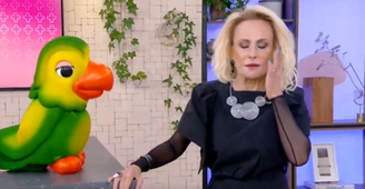 Ana Maria Braga chora ao rever vídeo em que Tadeu Schmidt fala sobre luto no BBB; apresentador perdeu o irmão, Oscar Schmidt, enquanto sister Ana Paula Renault foi informada da morte do pai, Gerardo Renault