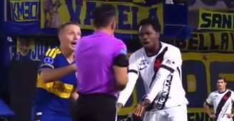 Andrés Gómez foi expulso no duelo entre Boca Juniors e Vasco.