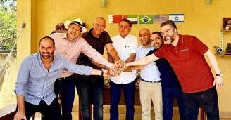 Presidente Jair Bolsonaro se reúne com embaixadores de Israel, Bahrein e Emirados Árabes Unidos, além do deputado federal Eduardo Bolsonaro e o ministro das Relações Exteriores, Ernesto Araújo. 