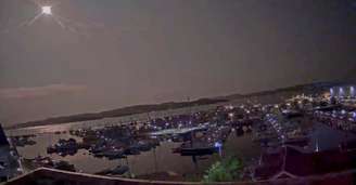 Meteoro ilumina o céu em Holmestrand
25/07/2021
HOLMESTRAND UTVIKLING AS via REUTERS