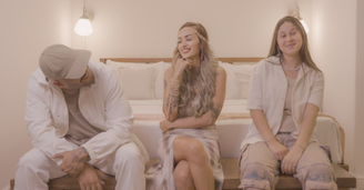 Prestes a lançar novo álbum, Kia Sajo estreia a faixa 'Tarot', colaboração com o duo Almar