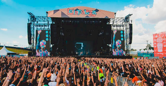A história do Lollapalooza: o epicentro da cultura jovem e o impacto global dos festivais 