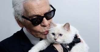 Choupette com Karl Lagerfeld: a 'filha' do lendário estilista da Chanel está à espera da fortuna