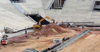 <p>Desde anúncio de Mundial de 2014 no Brasil, em 2007, obras em estádios tomaram a dianteira, deixando obras estruturais em segundo plano</p>