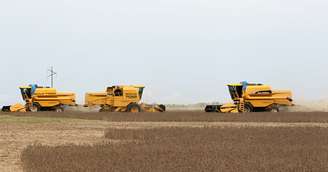 Colheita de soja em Primavera do Leste (MT) 
07/01/2013
REUTERS/Paulo Whitaker