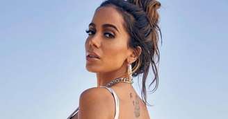 A popstar Anitta |