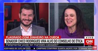 Janaína Paschoal caiu na gargalhada e fez o colega de debate, Juliano Medeiros, rir também