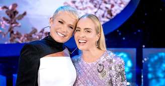 Angélica e Xuxa, apresentadoras e amigas, posam juntas