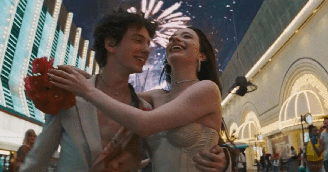 Mikey é estrela de "Anora", longa sobre uma jovem stripper que conhece um filho de oligarca russo e vive um romance