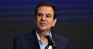 Eduardo Paes fala sobre carnaval após incêndio em fábrica de confecções no Rio de Janeiro.