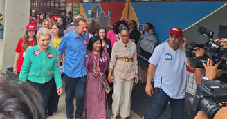 Guilherme Boulos (PSOL) vota em São Paulo, no segundo turno das eleições municipais