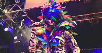 De olho no Carnaval, Carlinhos Brown lança a inédita 'Nêga Meiguice'