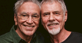 Ritchie e Caetano Veloso lançam versão inédita para 'Shy Moon'