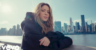 Shakira estreia o clipe de 'Última' em seu show esgotado no México