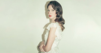 Lana del Rey se rende a versos poéticos na inédita 'Henry, come on'