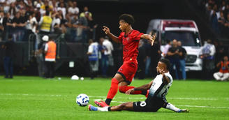 Zé Lucas em atuação pelo Sport. 