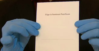 No conclave de 2013, papel relacionava números a nomes de cardeais elegíveis