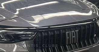 Novo flagra do Fiat Fastback 2026 mostra dianteira redesenhada