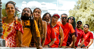 Alma Roots celebra o reggae de salão em 'Agarradinho'