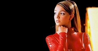 'Oops!... I Did It Again' de Britney Spears completa 25 anos. Confira as faixas mais ouvidas