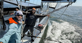 Irmãos deram volta ao mundo em veleiro