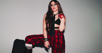 Isix, sobrinha neta de Rosamaria Murtinho e Mauro Mendonça, lança faixa solo