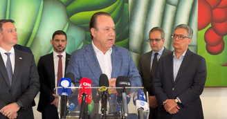 Eleuses Paiva, secretário de Saúde de São Paulo, durante coletiva no Palácio dos Bandeirantes