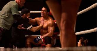 Dwayne "The Rock" Johnson vive o lutador Mark Kerr em 'Coração de Lutador - The Smashing Machine'