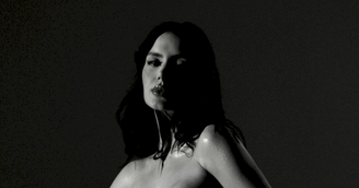 A vertigem pop de Júlia Rezende: cantora lança 'Ponta Cabeça', clipe gravado em plano sequência  