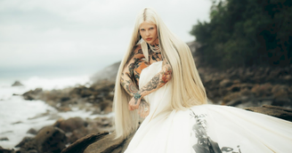 Após sucesso autorizado por Kylie Minogue, Bárbara Grando abre 2026 com o single 'Dizendo Sim pra Mim (pra Deus)'