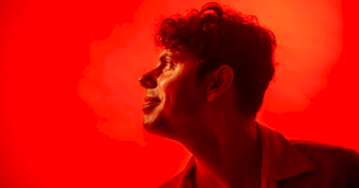 Dani Mã ergue na música uma trincheira afetiva contra o caos projetado