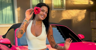 Ana Castela ostenta carrão rosa avaliado em quase R$ 800 mil