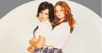 Lembra delas? t.A.T.u. relança single que chocou o mundo
