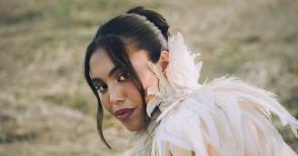 Dora Sanches transforma o "ghosting" em composição: ouça o novo single 'Passarinho'